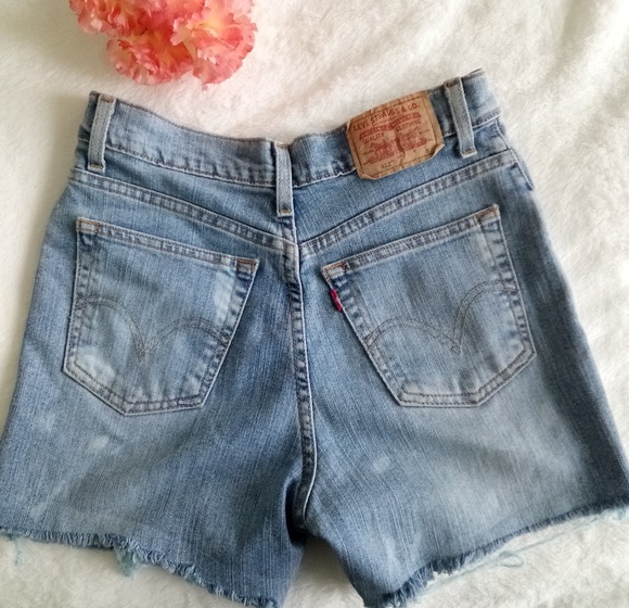 Levis Distressed Cutoff High Waisted Shorts - Picture 5 of 5